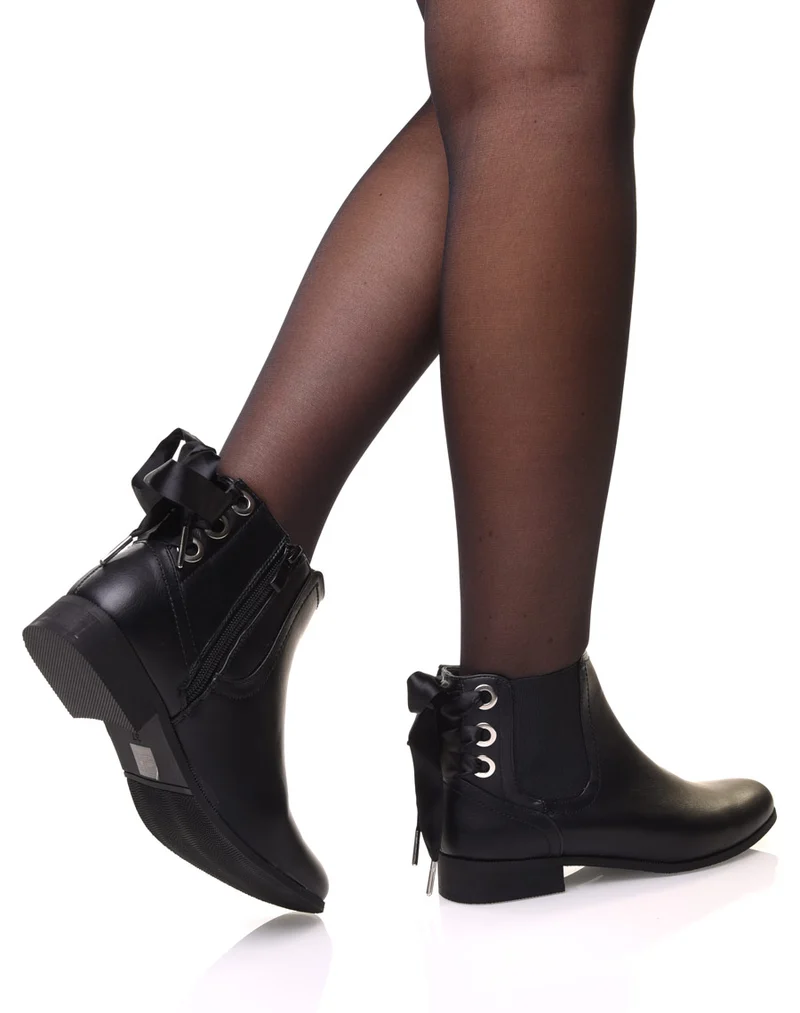 Chelsea boots noires à oeillets et noeud