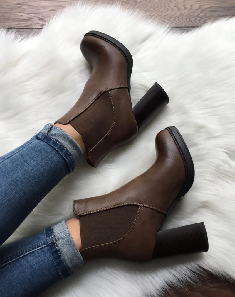 Bottines taupes semi-montantes élastiques