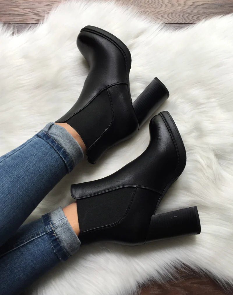 Bottines noires semi-montantes élastiques