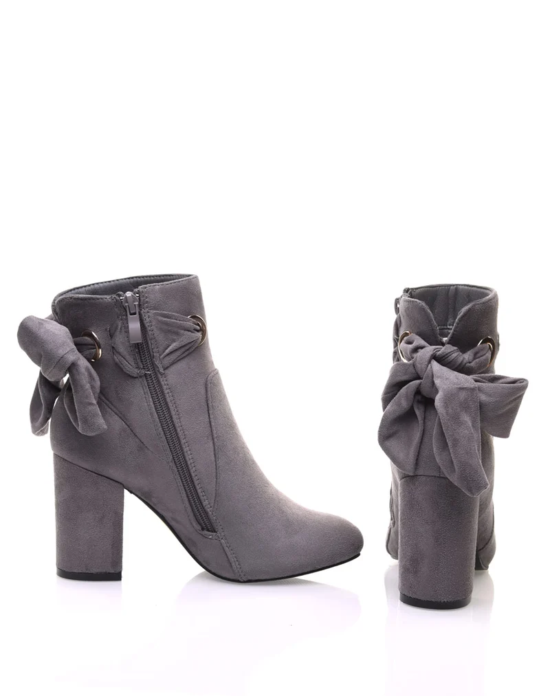 Bottines grises à noeud et oeillets dorés