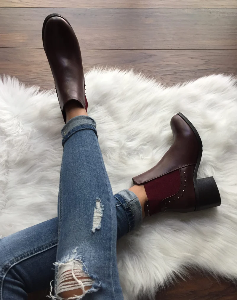 Chelsea boots bordeaux cloutés à petits talons