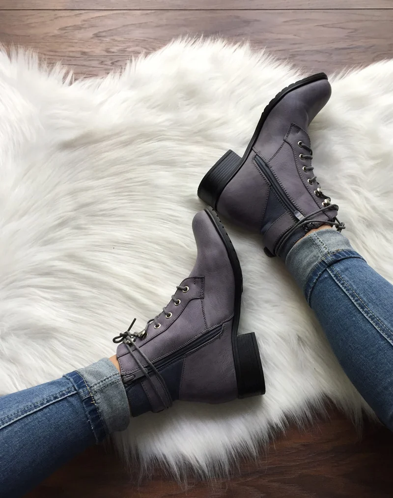 Bottines bleues à oeillets