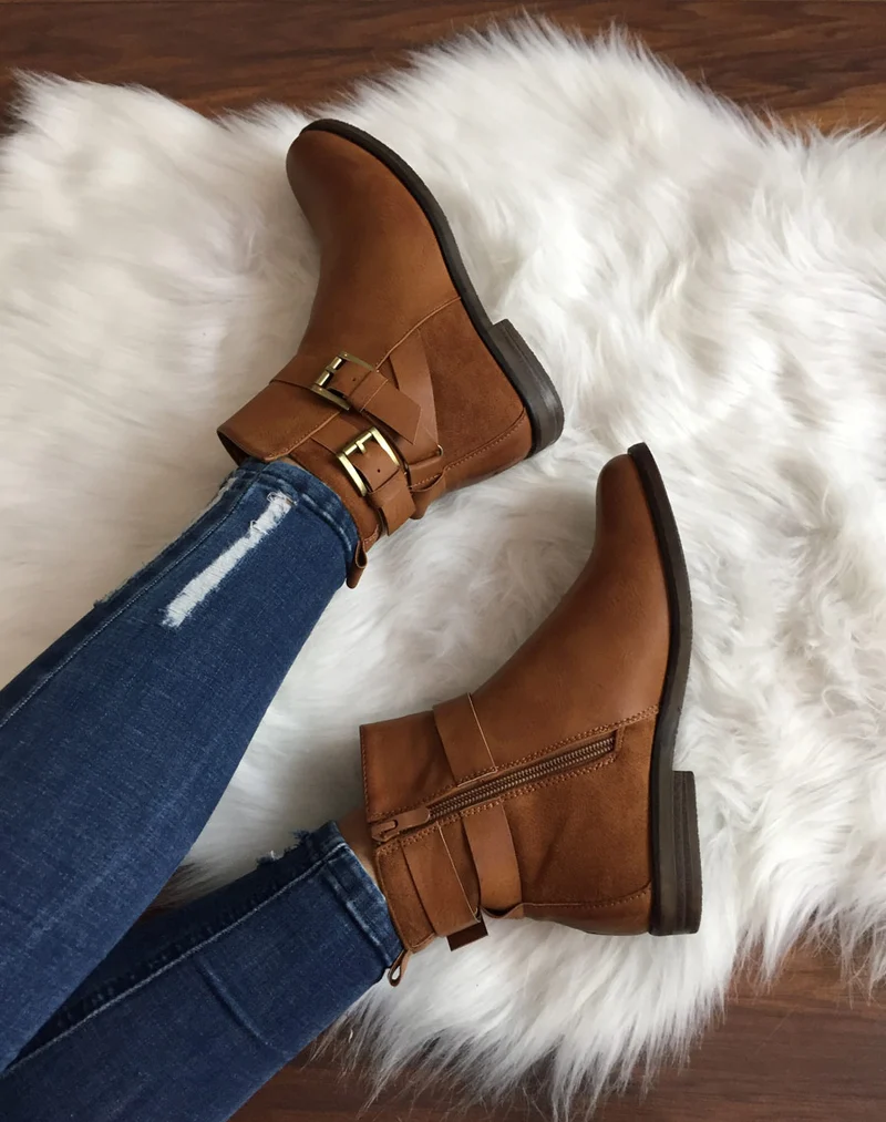 Bottines camel semi-montantes à boucles