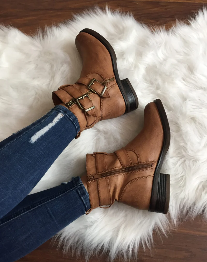 Bottines camel à boucles