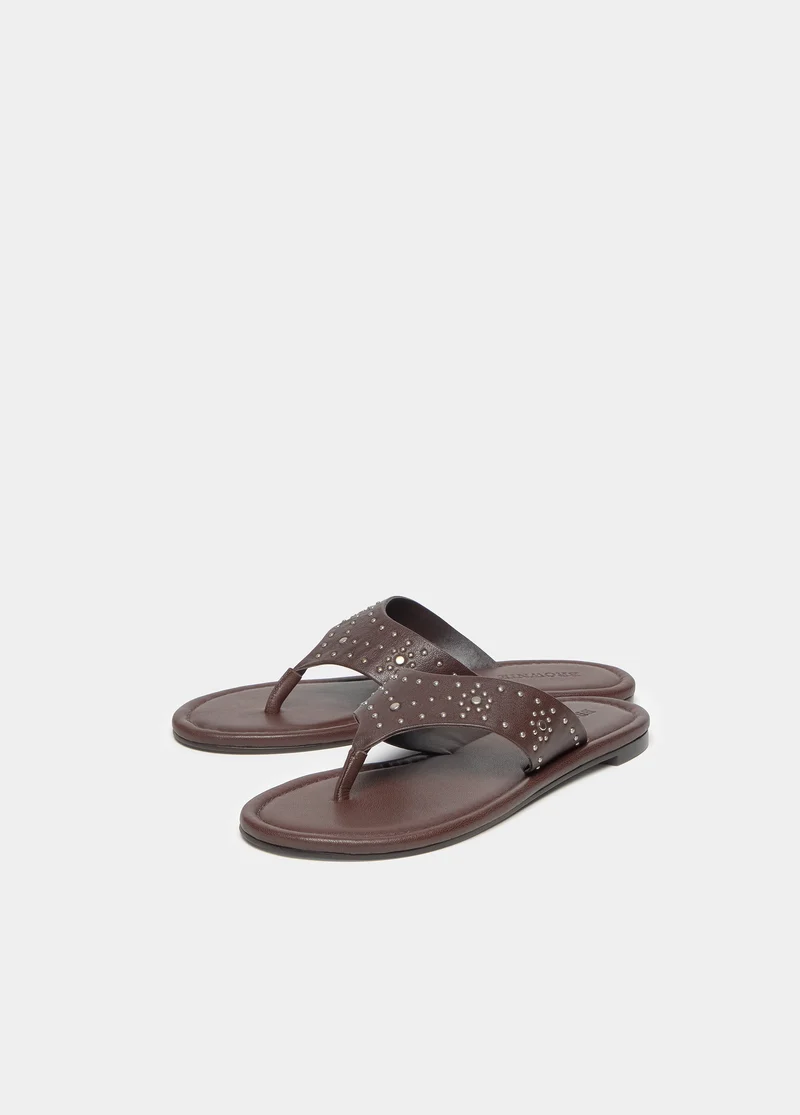 Flat sandals with studs