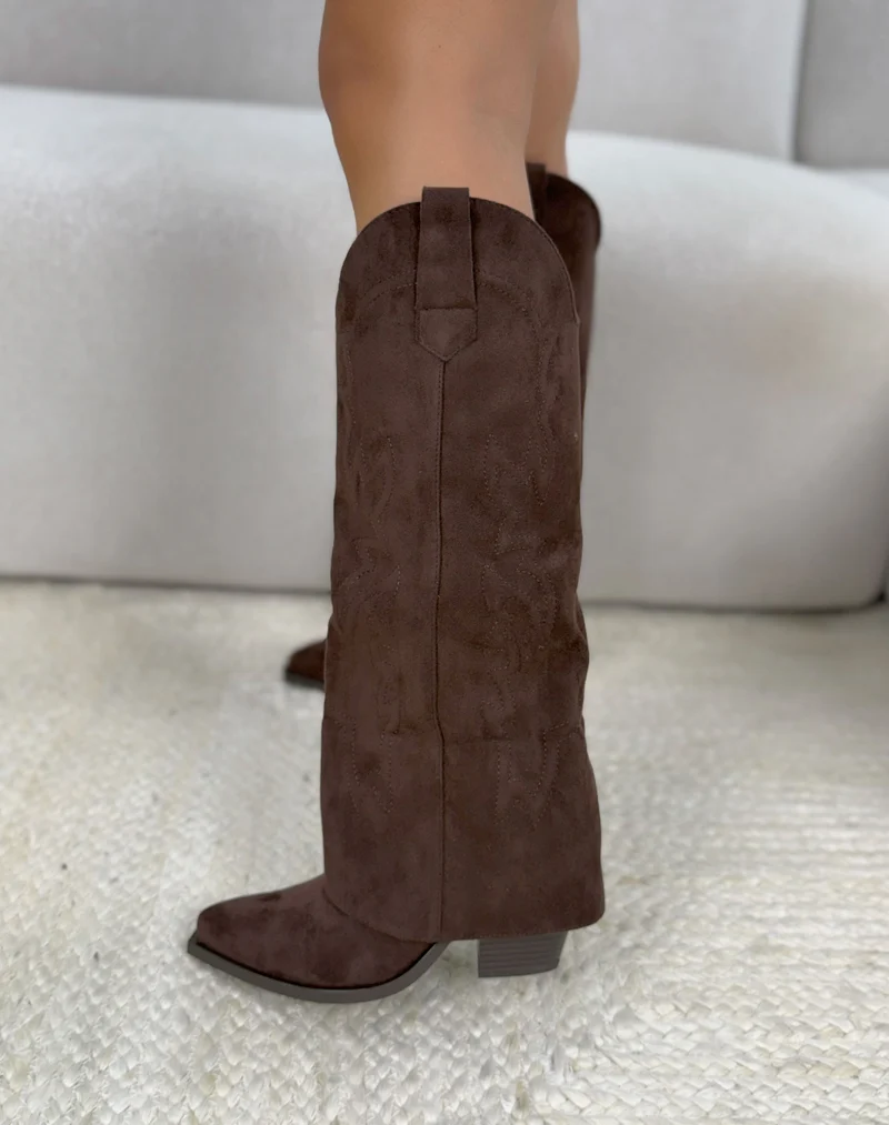 Bottes femme marron tendance à revers style western en suédine avec talon biseauté