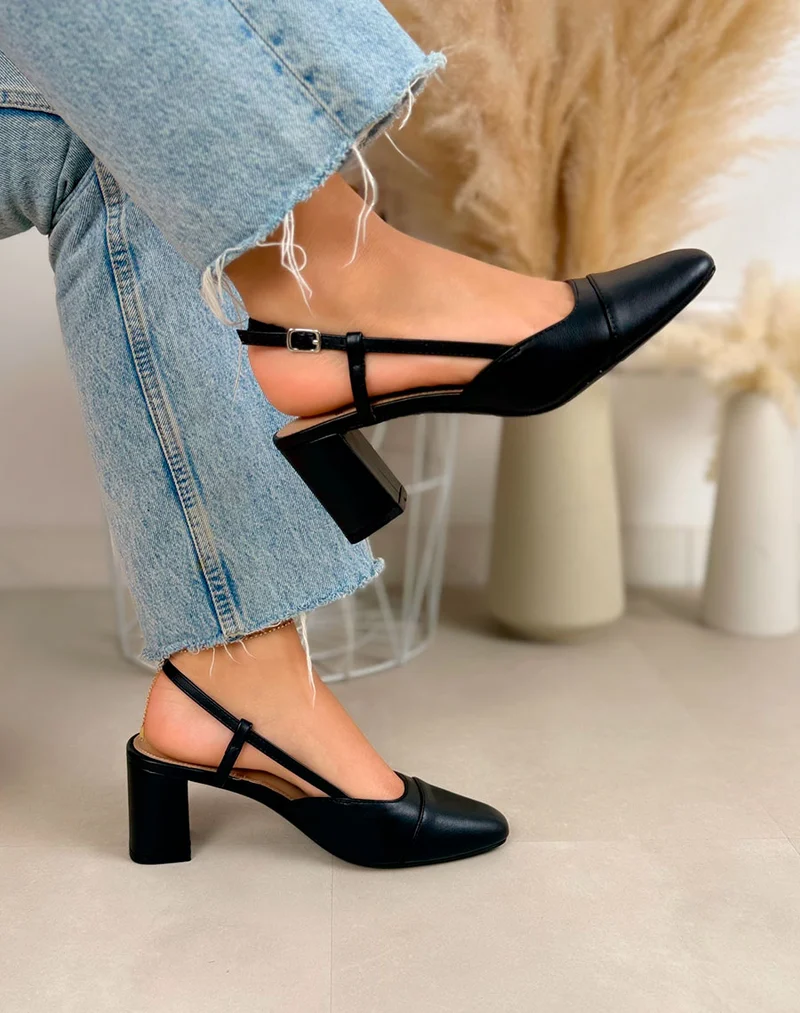 Escarpins femme noirs élégants à talon carré moyen et bride arrière