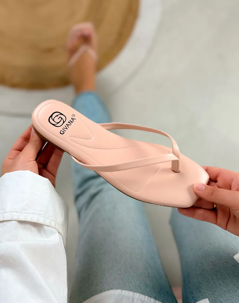 Tongs femme rose pâle tendance à bout carré minimaliste
