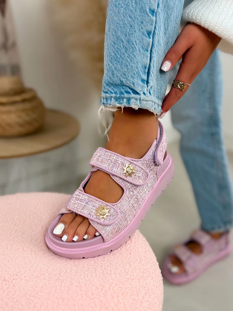 Nu-pieds femme lilas tendance en tweed avec scratchs ajustables et détails soleil doré