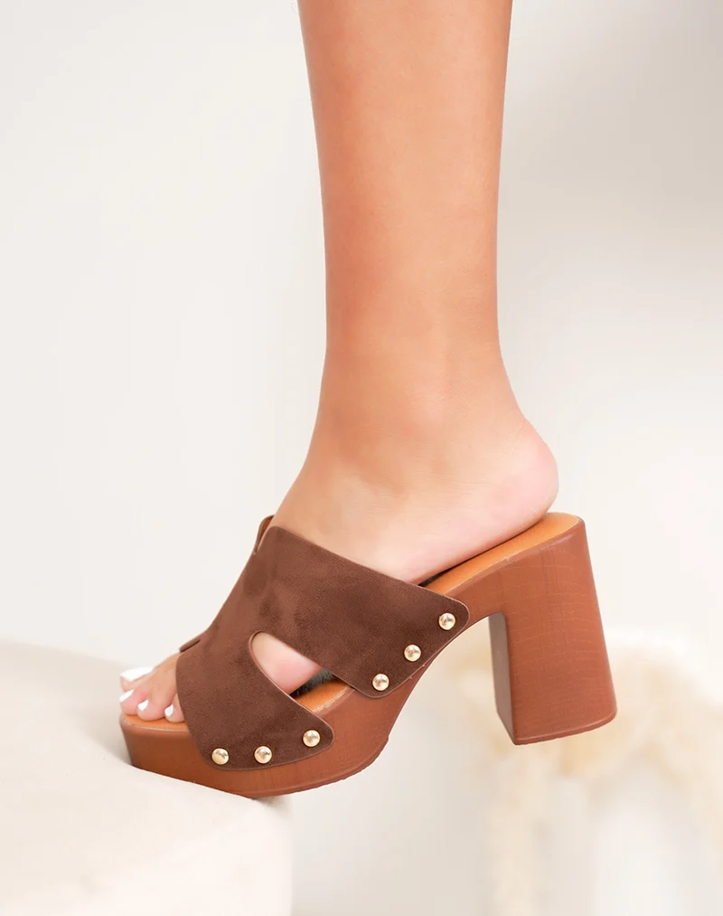 Mules femme marron à talon style sabot en suédine avec détails dorés