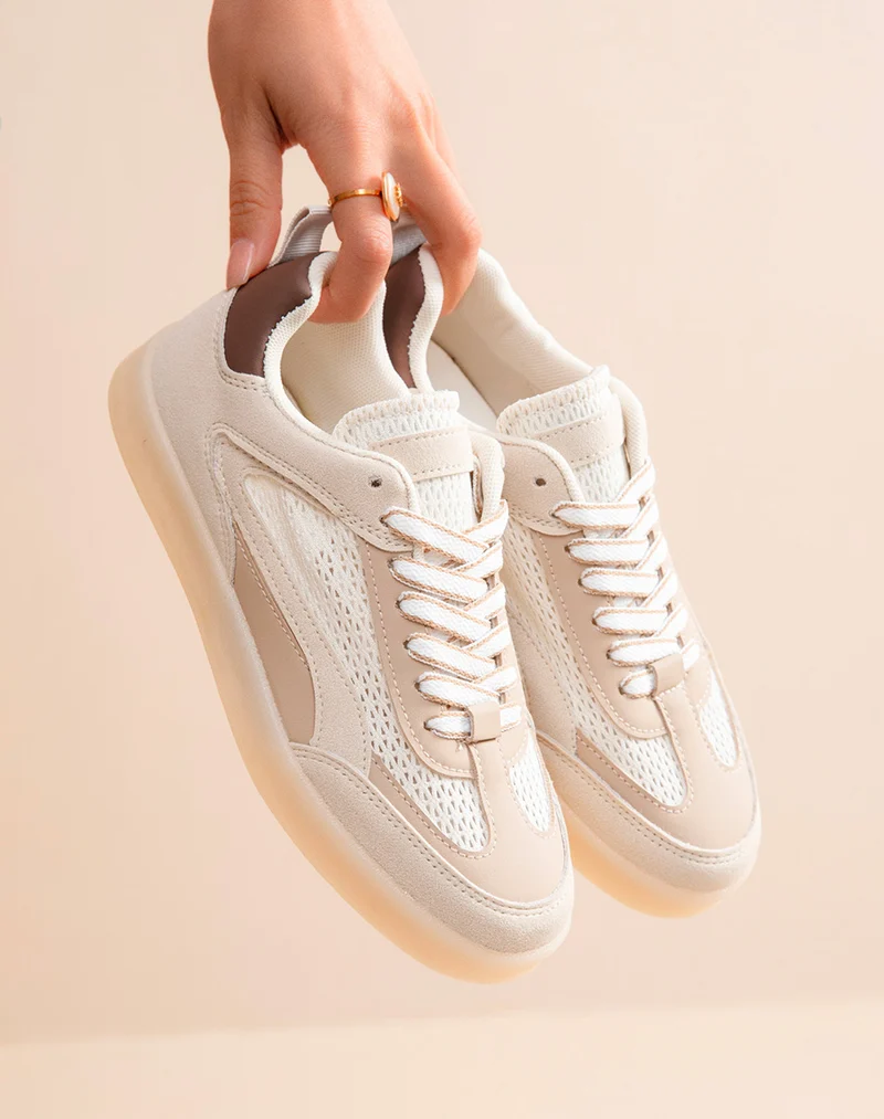 Basket femme beige élégante avec empiècements marron et suédine taupe