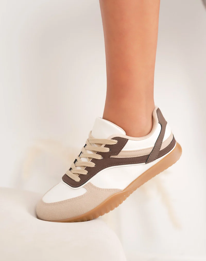Baskets femme beiges tendance à empiècements taupe et marron
