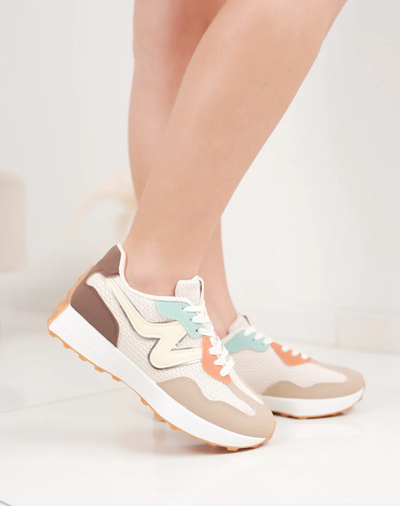 Basket femme multicolore tendance à lacets blancs avec empiècements colorés