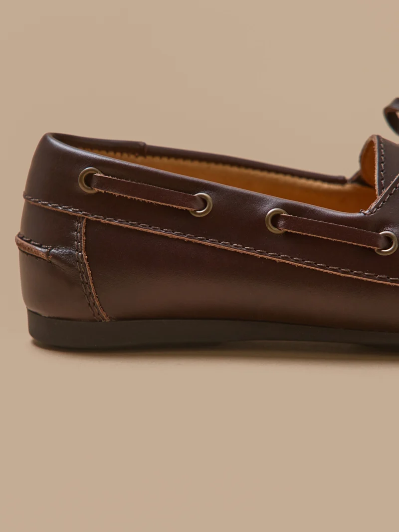 Chaussures bateau cuir femme