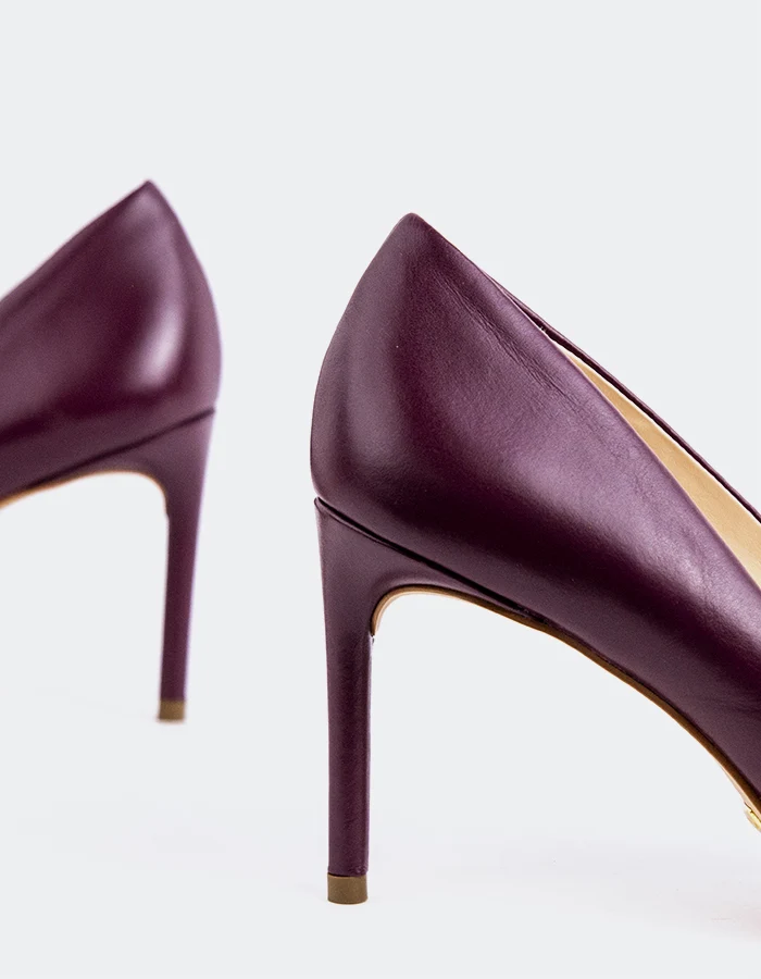 Zinnia Burgundy Leather