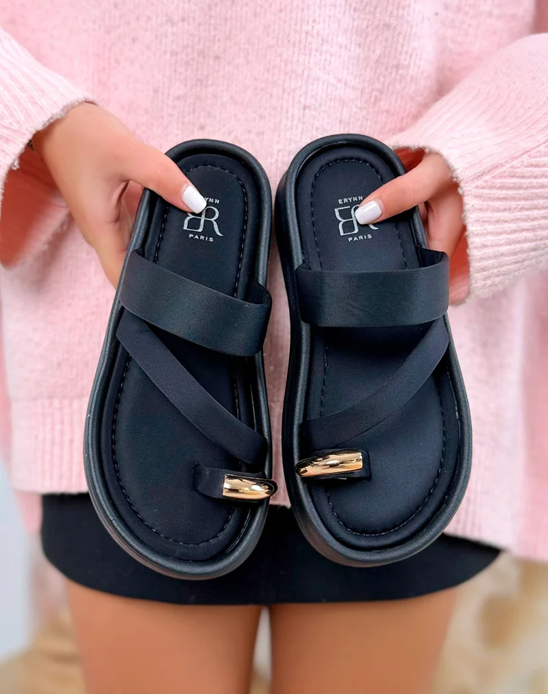 Mules femme noire élégante à plateforme avec brides et bijou doré