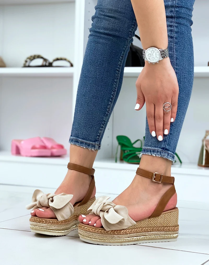 Sandales compensées à noeud en suédine beige et talon en toile de jute coloré