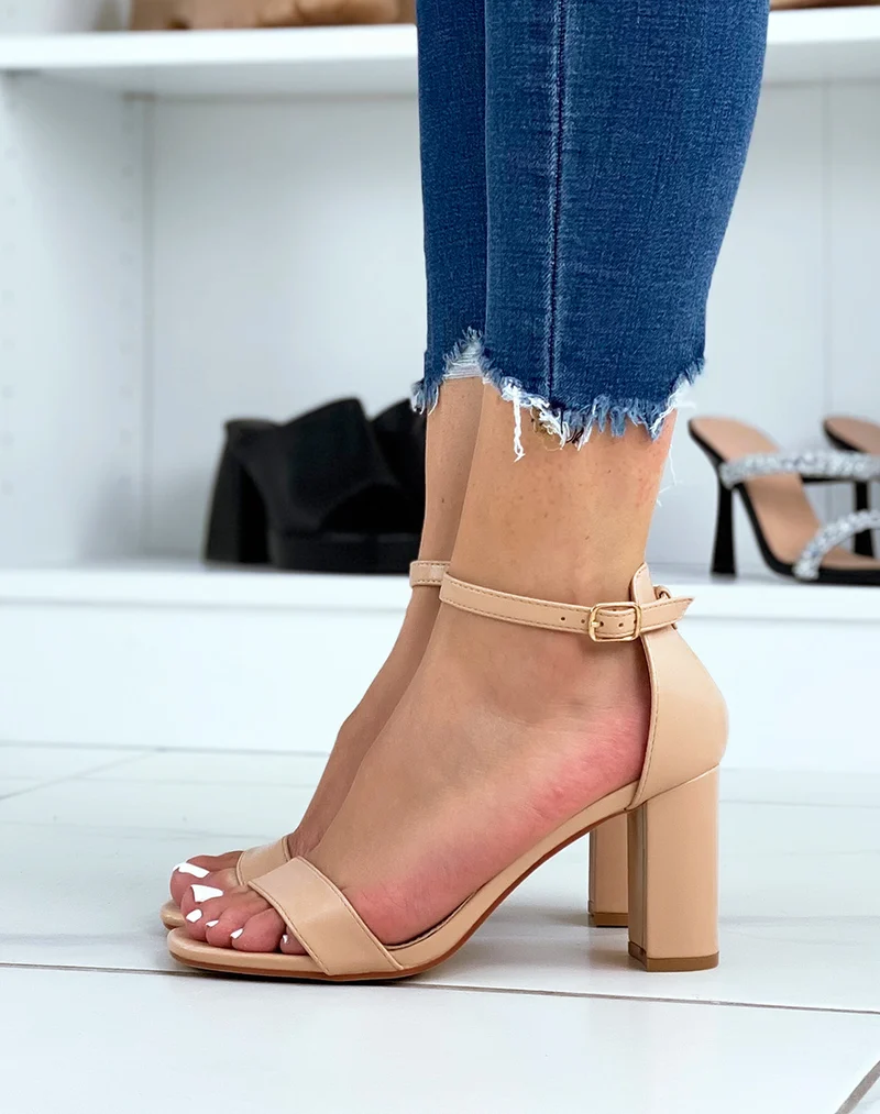 Sandales beiges à talon épais