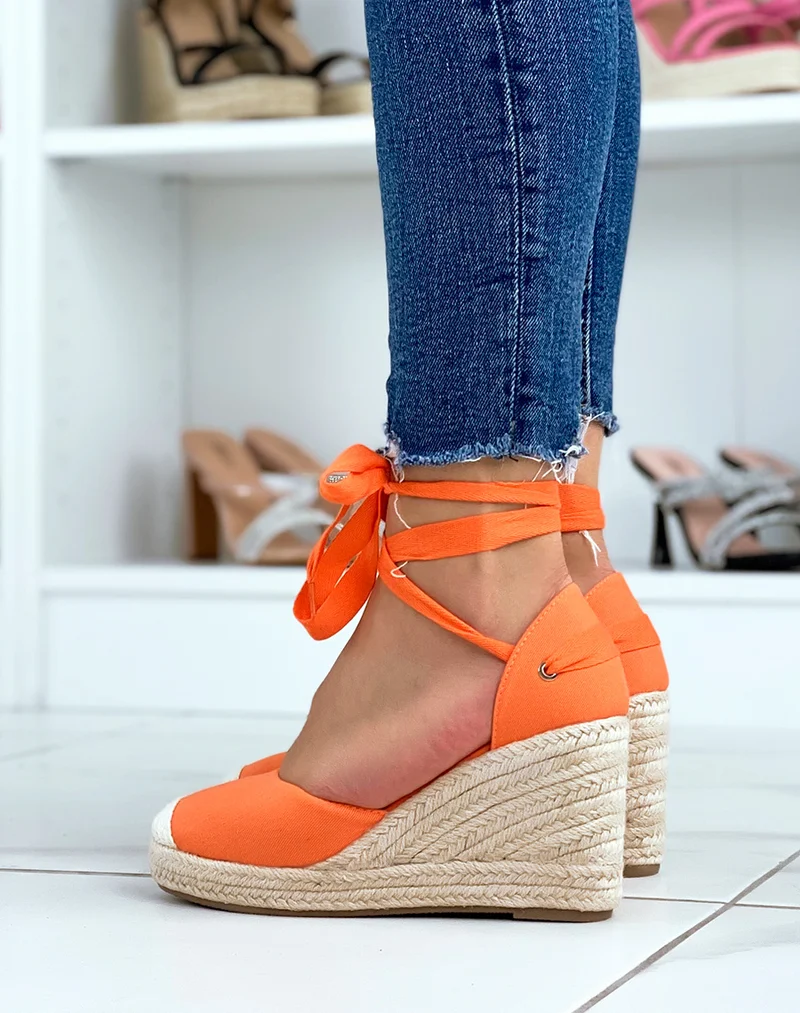 Compensées style espadrilles en toile orange à lacets
