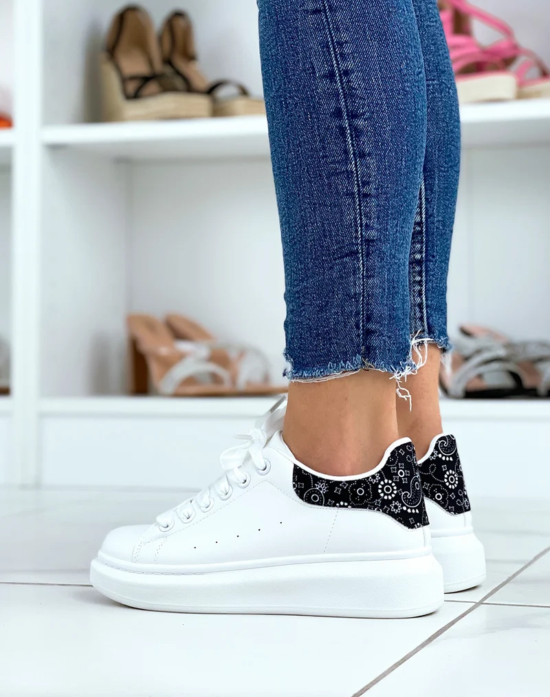 Baskets blanches à empiècements arrière noir aztèque