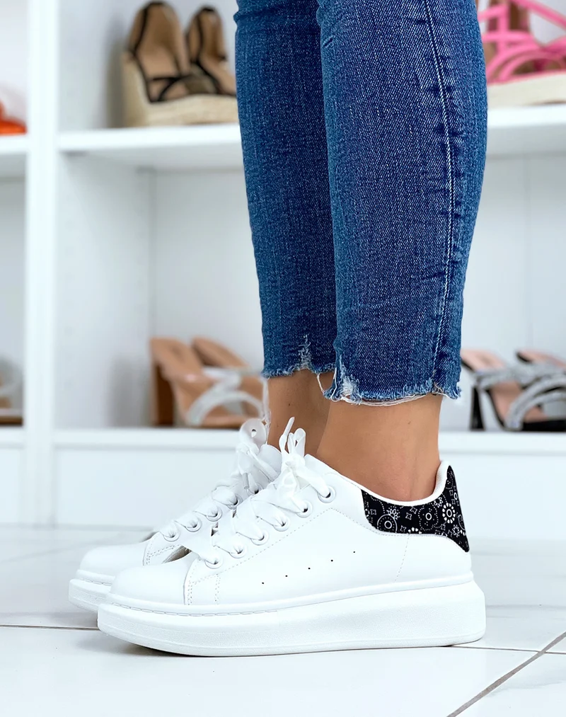 Baskets blanches à empiècements arrière noir aztèque