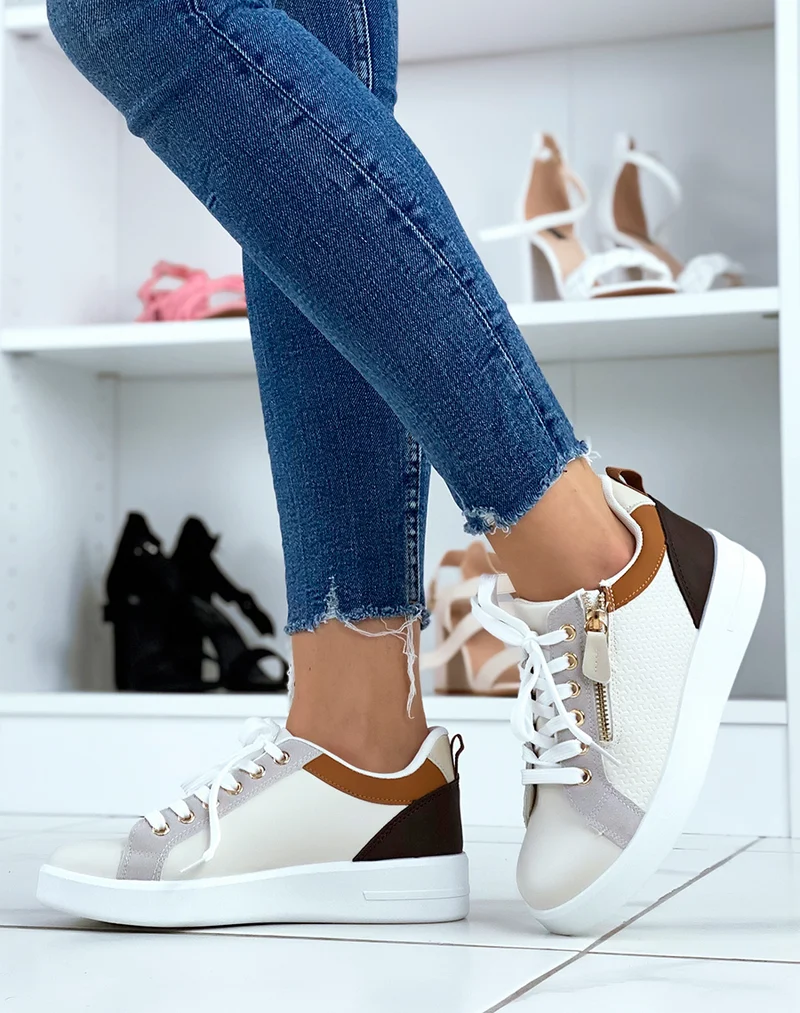 Baskets blanches et camel avec zip