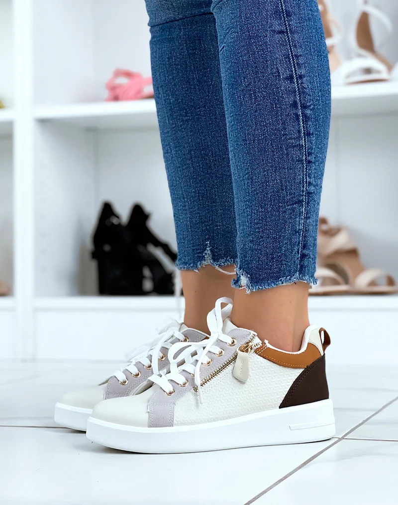 Baskets blanches et camel avec zip