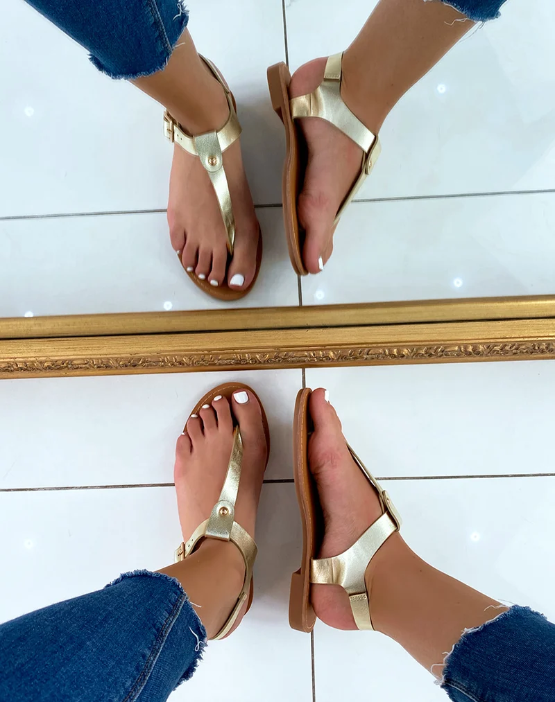 Nu-pieds dorés à clou doré