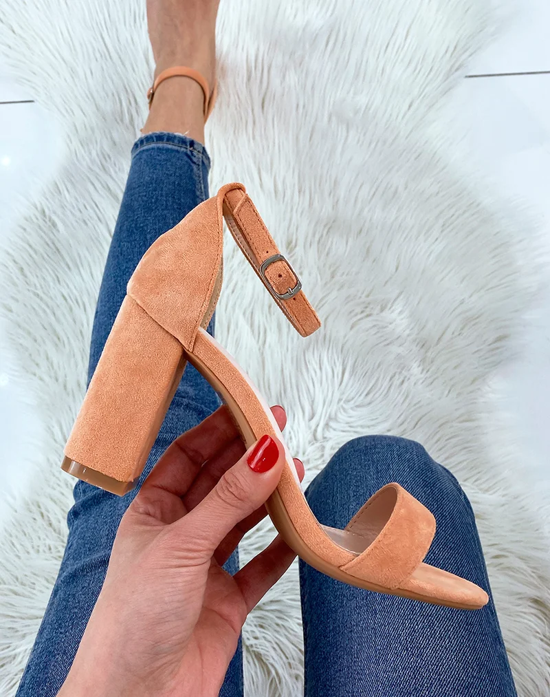 Sandales à talon en suédine orange pastel à fines lanières