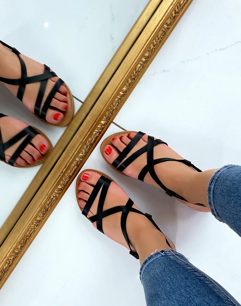 Nu-pieds noirs à multiples brides fines