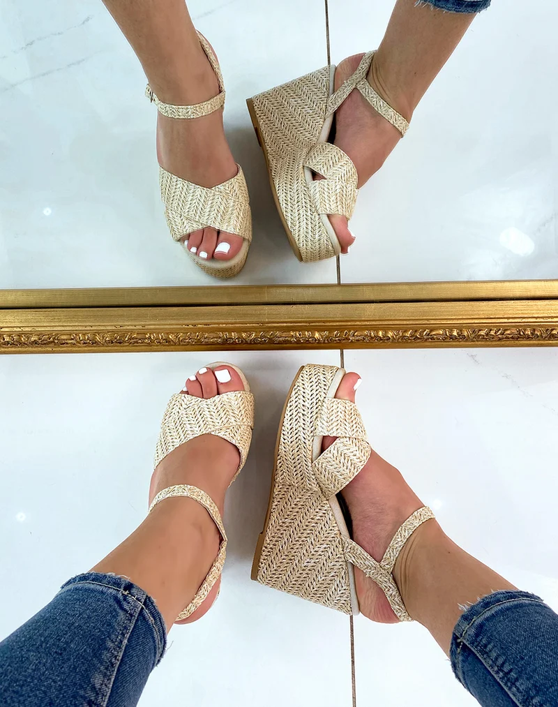Compensées beige à brides et semelle en toile de jute