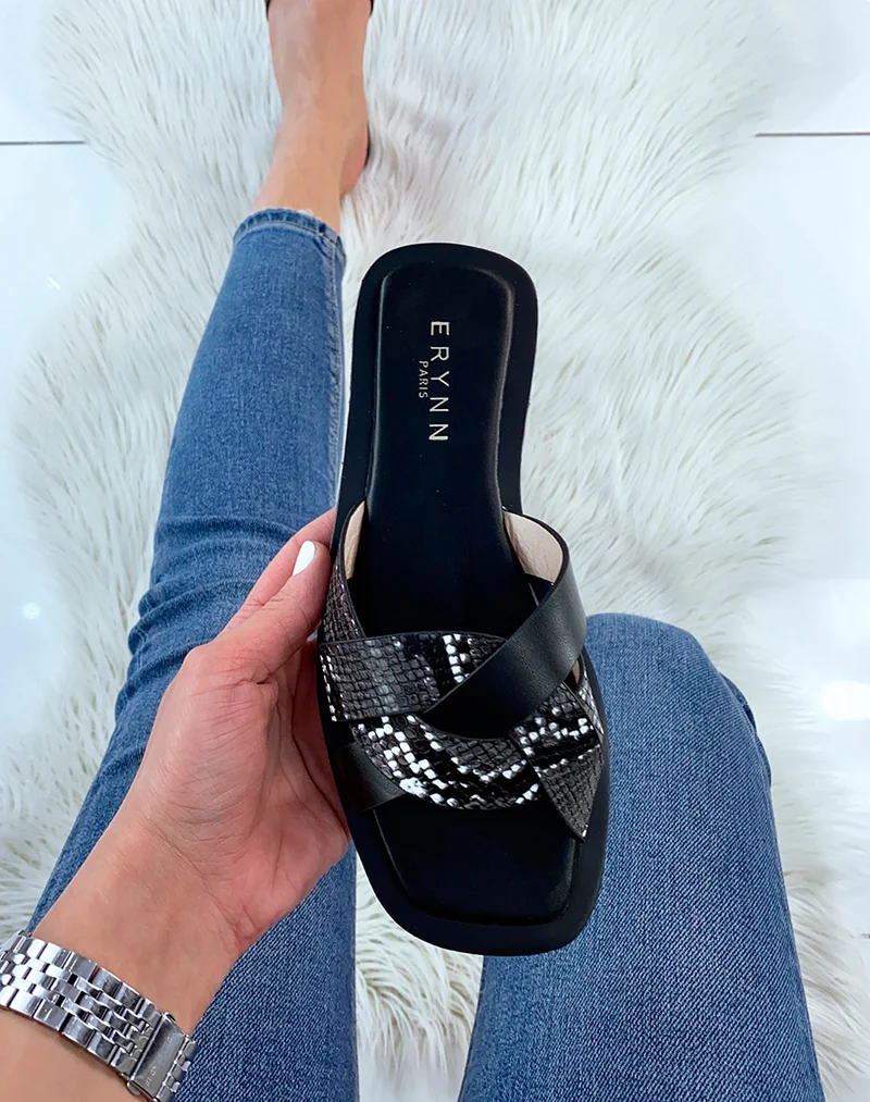 Mules noires à brides entrecroisées