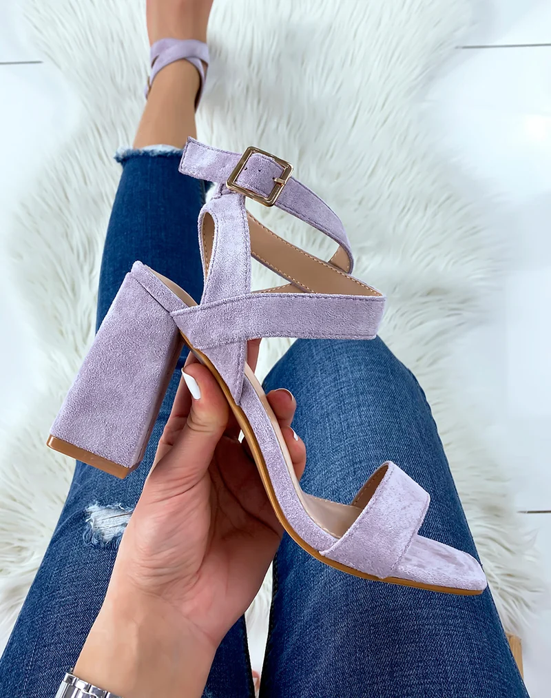 Sandales à talon en suédine violet pastel à brides croisées