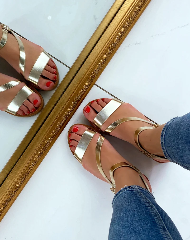 Nu-pieds dorés à brides asymétriques