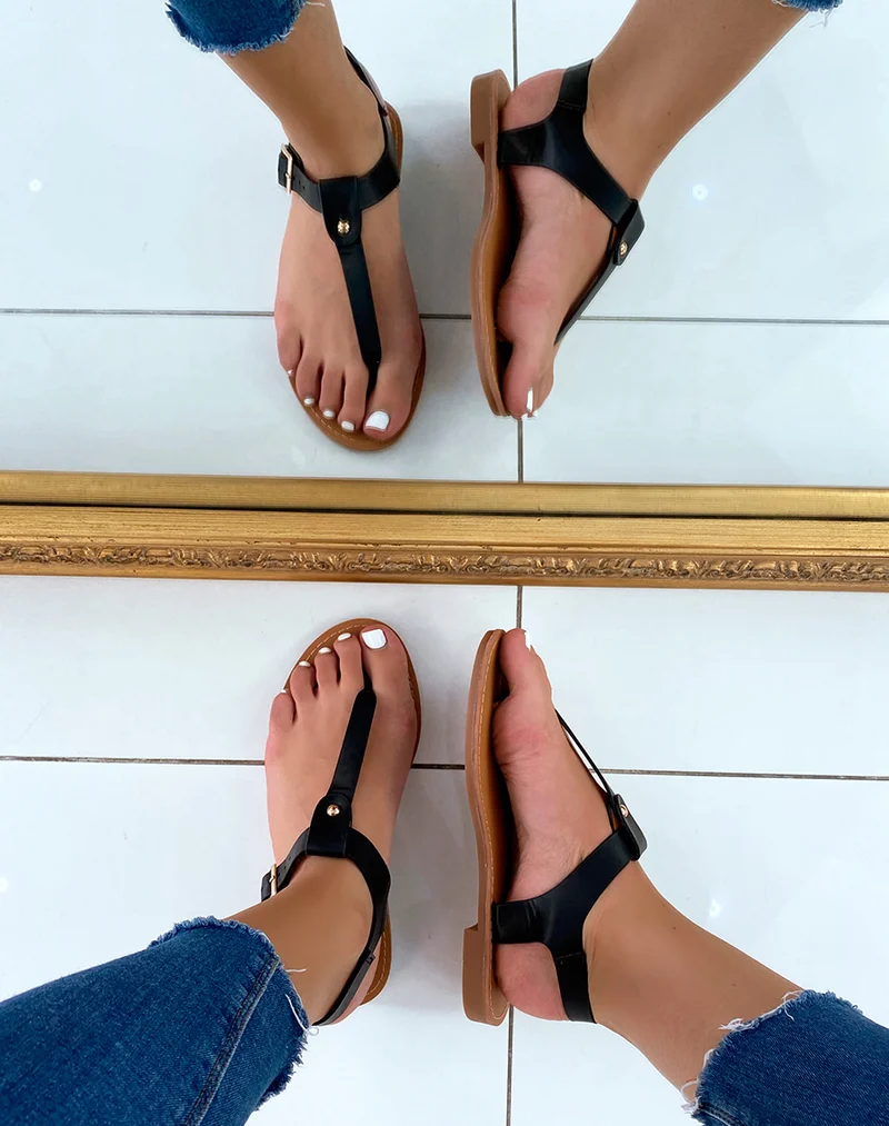 Nu-pieds noirs à clou doré