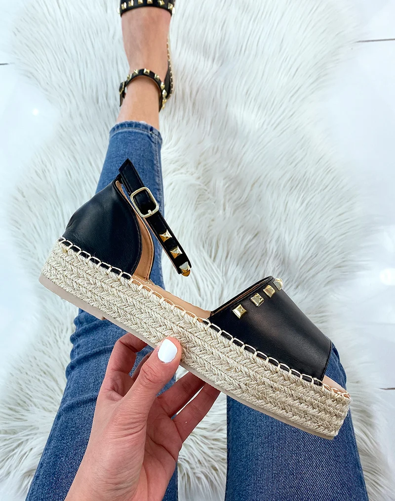 Espadrilles noires ornées de clous dorés