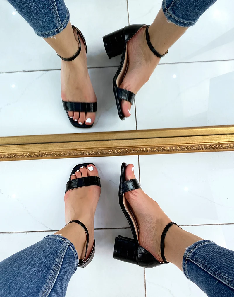 Sandales noires effet croco à petit talon