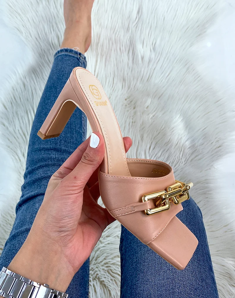 Mules à talon nude à chaîne dorée