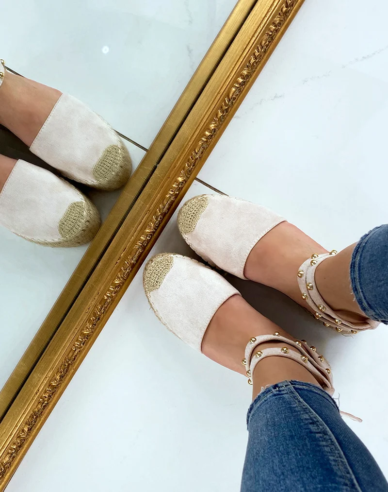Compensées beiges cloutées style espadrilles