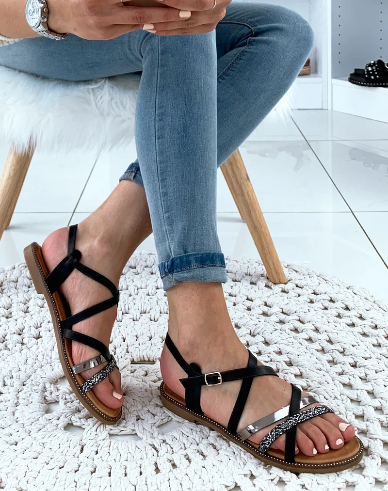 Nu-pieds noirs à brides métallisée et tressée