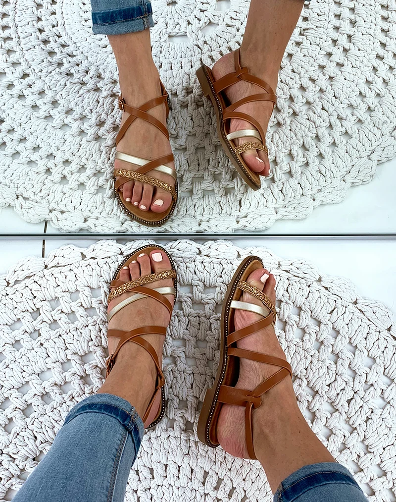 Nu-pieds camel à brides métallisée et tressée