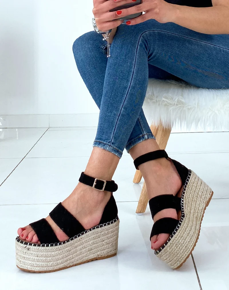 Sandales compensées en suédine noires à multiples brides