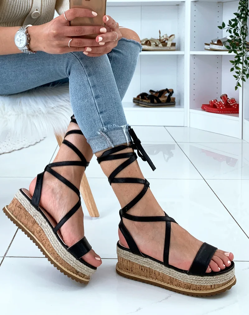 Sandales compensées noires à lacets