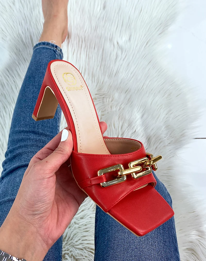 Mules à talon rouges à chaîne dorée