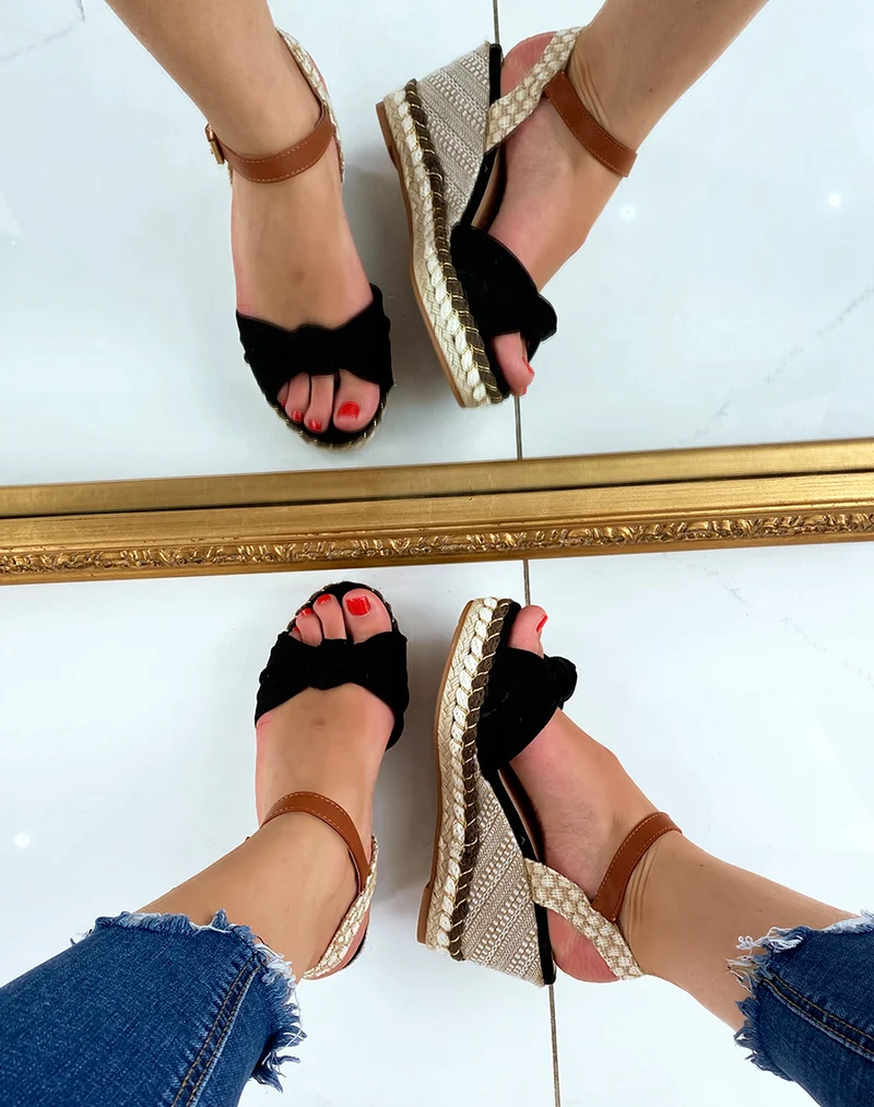Sandales compensées noires à bride en forme de noeud