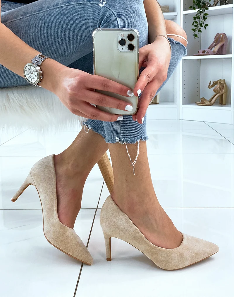 Escarpins pointus en suédine beige