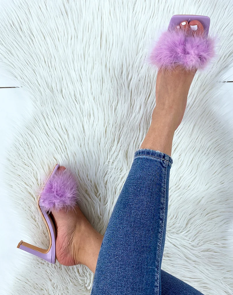 Mules à talons violet pastel à plumes