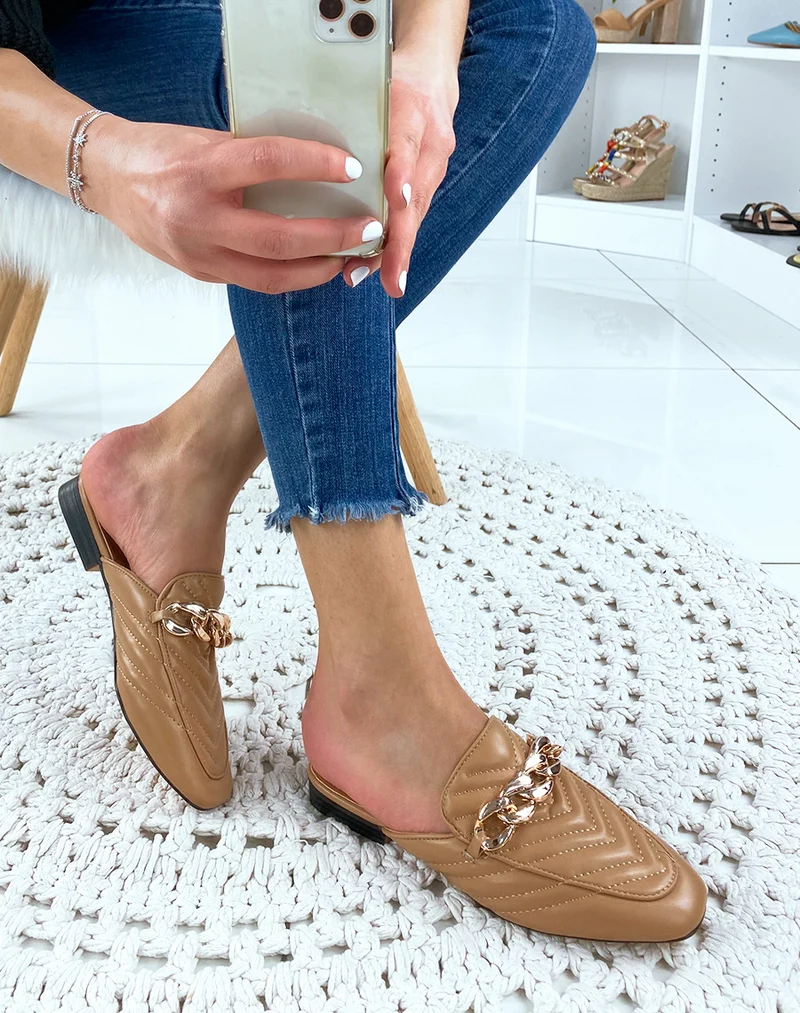Mule en simili cuir camel à grosse chaîne