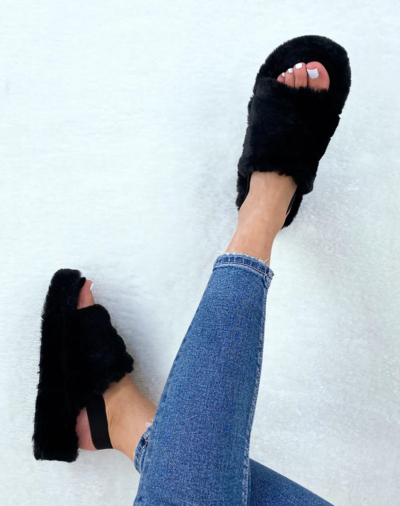 Pantoufles noires en fausse fourrure