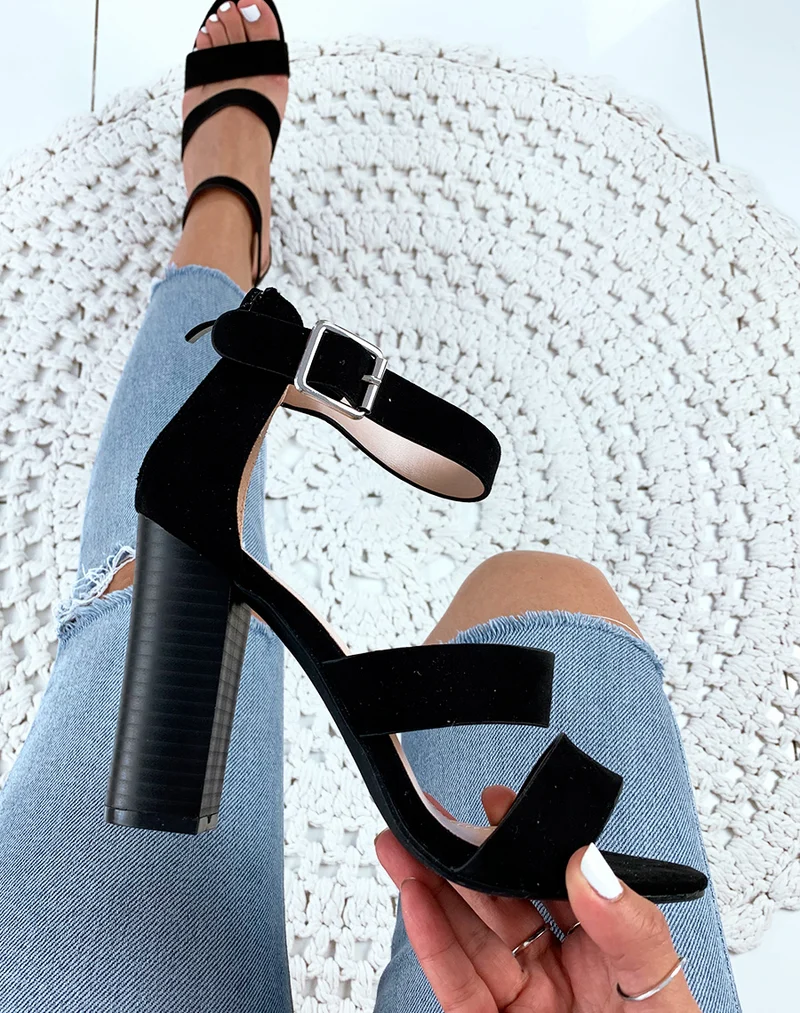 Sandales en suédine noires à talons et à multiples brides